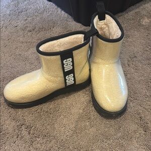 UGG Classic Clear Mini Boot
Natural Black (Women's) size 9
